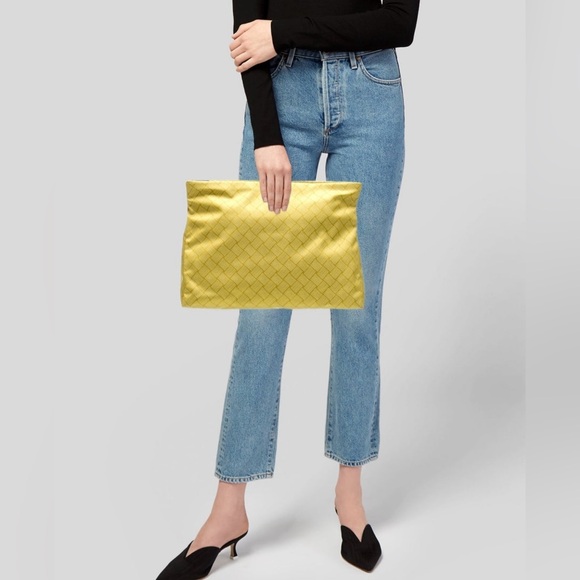 Bottega Veneta Portfolio - Like New - Picture 4 of 11